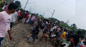 গোবিন্দপুরে মর্মান্তিক ট্র্যাজেডি: গেট খোলা থাকাতেই কি প্রাণ গেল খুদে পড়ুয়াদের? রেল ও রাজ্য উভয়ই দিচ্ছে বড় ক্ষতিপূরণ