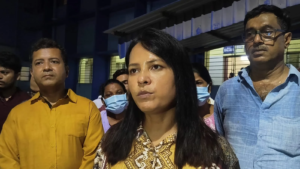 মধ্যরাতে ছাত্রী সেজে হাসপাতালে হানা স্বাস্থ্য প্রতিমন্ত্রীর! কী কী অব্যবস্থাপনা ধরা পড়ল?