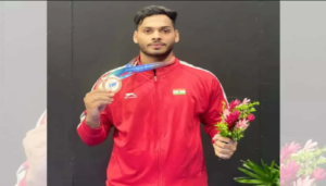 মাত্র এক কেজির জন্য হাতছাড়া সোনা! গ্লাসগো কমনওয়েলথ গেমসে রুপো জিতে ইতিহাস গড়লেন ভারোত্তোলক অজয় বাবু