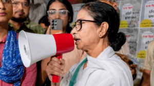 তৃণমূলের ২১ জুলাইয়ের মঞ্চ ভাঙচুর! রাতভর রাস্তায় পাহারা দিয়ে মোদী-শাহকে চরম চ্যালেঞ্জ ছুড়লেন মমতা!