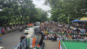 ২১ জুলাইয়ের চেনা ছবি অতীত! ক্ষমতা হারাতেই চরম ভাঙন ও ছন্নছাড়া দশায় তৃণমূল, শহরের বুকে এ কোন অচেনা দৃশ্য?