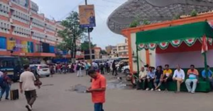 ভাঙ্গনের ছায়ায় ২১ জুলাই! ১৫ বছরের চেনা ছবি বদলে তপ্ত কলকাতার রাজপথ, কার কোন সভায় ভিড়?