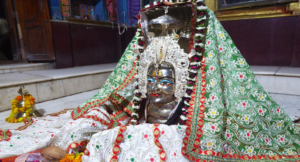 শিবলিঙ্গেই ষোলো শৃঙ্গার! বিশ্বের একমাত্র এই মন্দিরে নারী রূপে পূজিত হন স্বয়ং মহাদেব