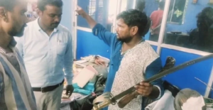 তৃণমূল কার্যালয়ে অস্ত্রভাণ্ডার! তলোয়ার-ভোজালি উদ্ধার ঘিরে দুর্গাপুরে চরম চাঞ্চল্য