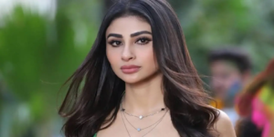 পাপারাৎজিদের দেখেই গর্জন মৌনীর! জয়া বচ্চনের পথেই হাঁটছেন অভিনেত্রী?