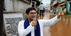 উন্নয়নের নামে শুধু ফলক? অভিষেক বন্দ্যোপাধ্যায়ের এলাকায় জলমগ্ন রাস্তা নিয়ে তুঙ্গে রাজনৈতিক বিতর্ক