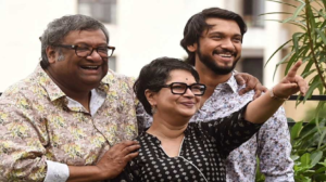 সিনেমা হলের সামনে দুই প্রজন্মের লড়াই! কৌশিকের ছবির পাশে উজানের পোস্টার, আবেগে ভাসলেন পরিচালক