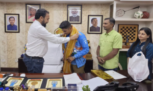 বিশ্বরেকর্ড গড়ে ইতিহাস আসানসোলের অভিনবের! অলিম্পিকের লক্ষ্যে পাশে দাঁড়াল রাজ্য সরকার
