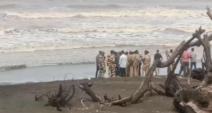 আরনালা সৈকতে মর্মান্তিক ট্র্যাজেডি! উত্তাল সমুদ্রে ঢেউয়ের তোড়ে ভেসে গেল দুই নাবালক