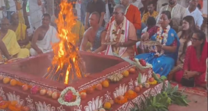 রথযাত্রার সকালে মায়াপুরে দিলীপ ঘোষ! সস্ত্রীক পুজো ও যজ্ঞে কী বার্তা দিলেন বিজেপি নেতা?
