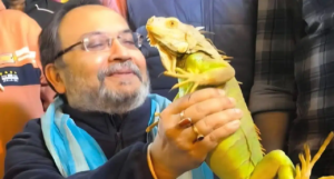 কুণাল ঘোষের হাতে কোন অদ্ভুত সরীসৃপ? গিরগিটির মতো রং বদলালেও এর বৈশিষ্ট্য সম্পূর্ণ আলাদা, জানুন