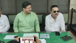 মদনের ‘ঘর বদল’! তৃণমূলের সব পদ ছাড়লেন মদন মিত্র, নাম লেখালেন ঋতব্রত-শিবিরে