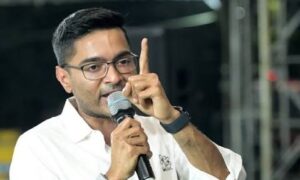 ‘৫ ওয়াটের বাল্ব হ্যালোজেন হয়েছে!’—ঋতব্রত শিবিরকে তোপ দাগলেন অভিষেক