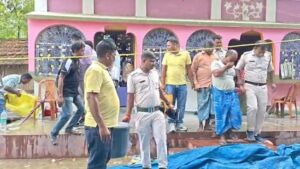 টোটোচালকের মাটির নিচে গুপ্তধন! উদ্ধার প্রচুর মাদক দ্রব্য, ধৃত বাবা-ছেলে