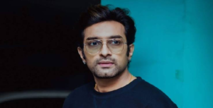 ‘রুচি কাপড়ে নয়, মনে থাকে!’ শার্ট-প্যান্ট নিয়ে ট্রোলড হতেই কড়া জবাব জীতু কমলের