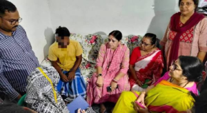 উত্তপ্ত বারুইপুর: নিগৃহীতার পরিবারের পাশে অগ্নিমিত্রা-লকেট, বিচারের দাবিতে তুঙ্গে রাজনৈতিক তরজা!