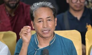 “হিংসা ছাড়া শক্তি, অন্ধ আনুগত্য ছাড়া দেশপ্রেম!” জেন-জি প্রজন্মকে কুর্নিশ সোনম-পত্নী গীতাঞ্জলির