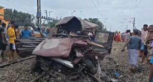 গেটম্যানের গাফিলতিতেই প্রাণ গেল ৫ শিশুর? মুর্শিদাবাদে ট্রেন-ভ্যান সংঘর্ষে তীব্র উত্তেজনা