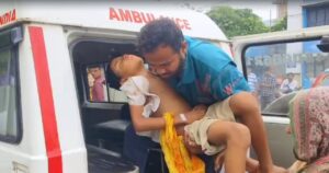‘স্কুলে যাচ্ছিল, কী ভাবে যে অ্যাক্সিডেন্ট হয়ে গেল…’,-নিমিষেই শেষ শৈশব! ট্রেনের ধাক্কায় ছিন্নভিন্ন স্কুল ভ্যান