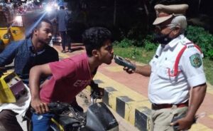 “মদের গন্ধে আর নয় জেল!”-গাড়িচালকদের বড় স্বস্তি দিল উত্তরাখণ্ড হাইকোর্ট