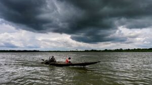 নিম্নচাপের জেরে ভাসবে বাংলা! ঝোড়ো হাওয়াসহ ভারী বৃষ্টির সতর্কতা, জানুন আপডেট