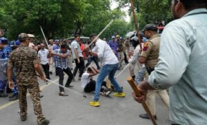 CJP-র প্রতিবাদ আন্দোলন, সাদা পোশাকে লাঠিধারী পুলিশ কর্মী নিয়ে দেশজুড়ে বিতর্ক