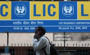 LIC-র এই দুর্দান্ত পলিসিতে এককালীন বিনিয়োগে, প্রতিমাসে ২০০০০ টাকা পেনশন
