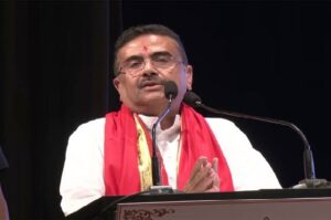 ‘হেলিকপ্টারে উঠলেই শিউরে উঠি’, রাজ্য জুড়ে গাছ কাটা নিয়ে তৃণমূলকে তোপ মুখ্যমন্ত্রী শুভেন্দুর