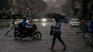 টানা ৭ দিন দুর্যোগের পূর্বাভাস! দক্ষিণবঙ্গে ভারী বৃষ্টির দাপট, কোন কোন জেলায় কমলা সতর্কতা?