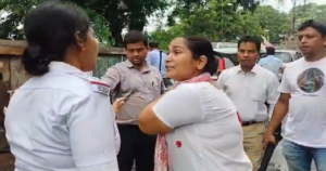 পুলিশের কাজে বাধা দেওয়ার অভিযোগ! শ্রীরামপুর থানায় হাজিরা দিলেন না প্রাক্তন সাংসদ অপরূপা পোদ্দার