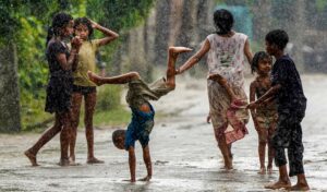 বাংলায় সপ্তাহান্তে জাঁকিয়ে বৃষ্টি? জেনে নিন রাজ্যের লেটেস্ট ওয়েদার আপডেট