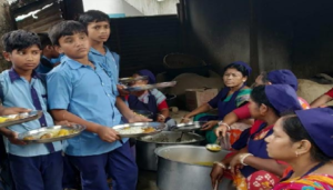 আগস্ট থেকে স্কুলের খাবারে বড় পরিবর্তন, রাঁধুনিদের বেতন বৃদ্ধি ও এলপিজি সুবিধা নিয়ে এল আপডেট