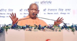 জয় শ্রীরাম বললেই চলত গুলি! কড়া হুঁশিয়ারি দিয়ে পুরনো দিনের কথা মনে করালেন যোগী আদিত্যনাথ