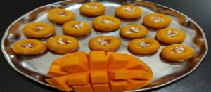 আমের সিজনে সাধারণ মিষ্টি নয়, বাড়িতেই বানান জিভে জল আনা ‘ম্যাঙ্গো পেড়া’!