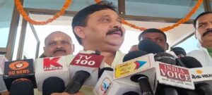 উত্তরপ্রদেশে ফের ‘কবরস্থান বনাম শ্মশান’ বিতর্ক! মন্ত্রীর মন্তব্যে উত্তাল রাজনীতি