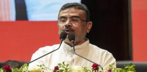 রাজ্য সরকারি কর্মীদের জন্য পুজোর বিরাট ধামাকা! বর্ধিত ২০% ডিএ সহ কবে ঢুকছে বেতন? জানালেন মুখ্যমন্ত্রী!