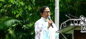 ‘নেতারা গিয়েছে, কর্মীরা যায়নি!’ ১৯৯৭-এর ফর্মুলাতেই নতুন লড়াইয়ের ডাক দিলেন মমতা বন্দ্যোপাধ্যায়