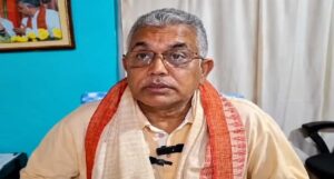 কাজ না করলে পুলিশ দিয়ে তুলে আনব! পঞ্চায়েত প্রধানদের নিয়ে দিলীপ ঘোষের চরম হুঁশিয়ারি