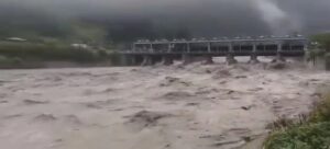 মেঘভাঙা বৃষ্টিতে ভাসছে হিমাচল! ন্যাশনাল হাইওয়ে ৫ বন্ধ, চরম বিপর্যয়ের মুখে কুলু-চম্বা