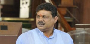 ‘শিশুরাও ম্যাচ দেখছে, এটা কি লজ্জাজনক নয়?’ ক্রিকেট সম্প্রচারে বিজ্ঞাপনের দৌরাত্ম্য নিয়ে ক্ষুব্ধ কীর্তি আজাদ