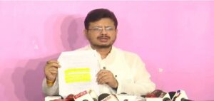 তৃণমূলের অন্দরে মহাদ্বৈরথ: দলীয় রাশ কি তবে হাতছাড়া হতে চলেছে কালীঘাটের?