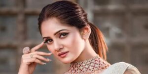 শুটিং সেটে ভয়াবহ দুর্ঘটনা! ব্যান্ডেজ পায়েই ক্যামেরার সামনে হাজির জনপ্রিয় অভিনেত্রী তৃণা সাহা