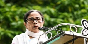 “দলীয় প্রতীকও কেড়ে নিতে পারে!” একুশের মঞ্চে দাঁড়িয়ে হঠাৎ এমন কেন আশঙ্কা প্রকাশ করলেন মমতা বন্দ্যোপাধ্যায়?