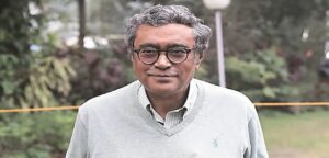 “সিঙ্গুর আমাদের রাজ্যের একটা বাজে অধ্যায় ও কলঙ্ক!” বণিকসভার মঞ্চে বিস্ফোরক অর্থমন্ত্রী স্বপন দাশগুপ্ত!
