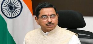 রাষ্ট্রপতির অনুমোদন ও ধর্মেন্দ্র প্রধানের ইস্তফা গ্রহণ! দেশের নতুন শিক্ষামন্ত্রীর দায়িত্ব নিলেন প্রহ্লাদ যোশী