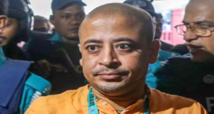 পদ্মাপারে পটপরিবর্তন! ইউনূস জমানার অবসান ঘটিয়ে কারামুক্তির পথে চিন্ময়কৃষ্ণ দাস?