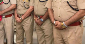 ১০০ টাকা ধার নিয়ে প্রাক্তন সেনার চাঞ্চল্যকর হামলা! মোয়ালিতে গুলিবিদ্ধ প্রাক্তন সরপঞ্চের স্বামী!