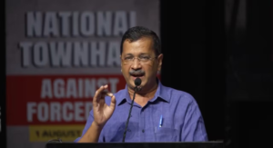 ‘হয় নীতি প্রত্যাহার করুন, নয়তো দাম কমান!’ ইথানল বিতর্কে ১০০ কর্মী নিয়ে প্রধানমন্ত্রীর বাড়ির দিকে কেজরিওয়াল