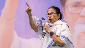 ‘অভিষেকের বিরুদ্ধে ৪০০ মামলা, তবুও…!’ বিদ্রোহের ঝড়ে কালীঘাটের সভা থেকে কার ওপর মেজাজ হারালেন মমতা?