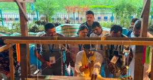 রাজনীতি ছেড়ে তাঁত চালাচ্ছেন অশোক দিন্দা! মন্ত্রীর এমন অভাবনীয় রূপ দেখে চমকে উঠলেন সাধারণ মানুষ